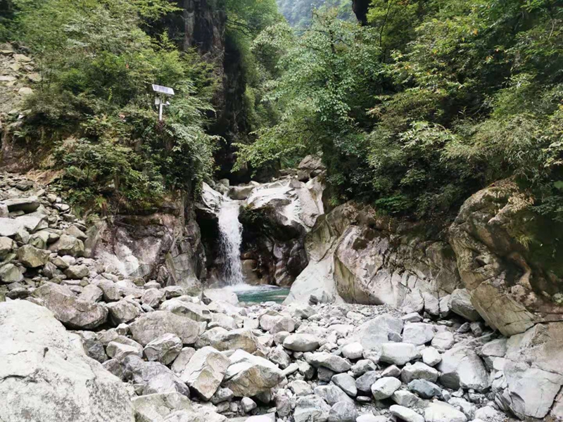 成都饮用水水源用okeyset太阳能监控摄像头